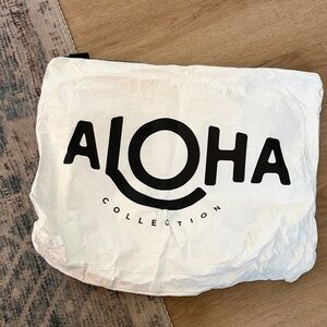 ALOHA Collection White MAX pouch